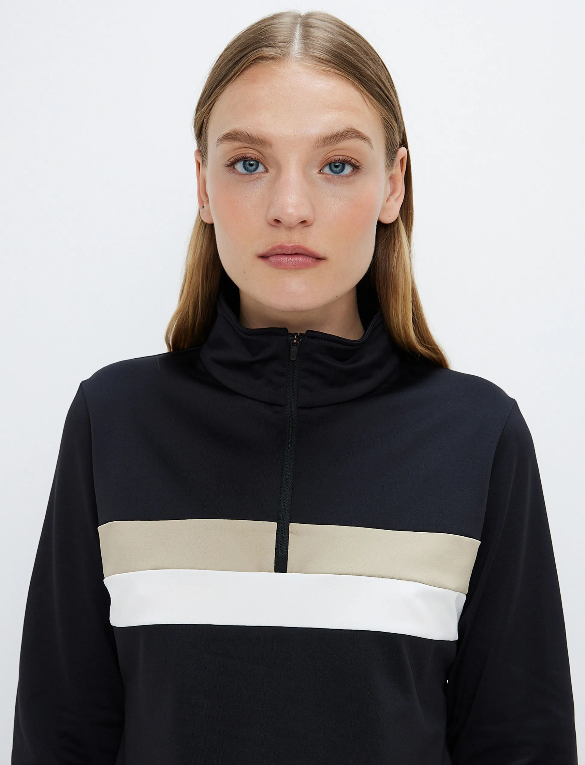 lexie_w_sweat__black_4.webp 8848 Altitude Lexie W Sweat - Black Best